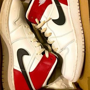 Air Jordan 1 mid gs “Chicago”